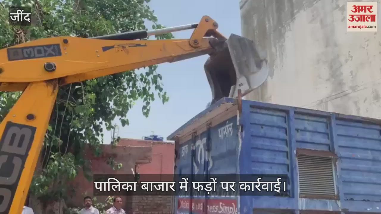 Action taken against stalls in Palika Bazar