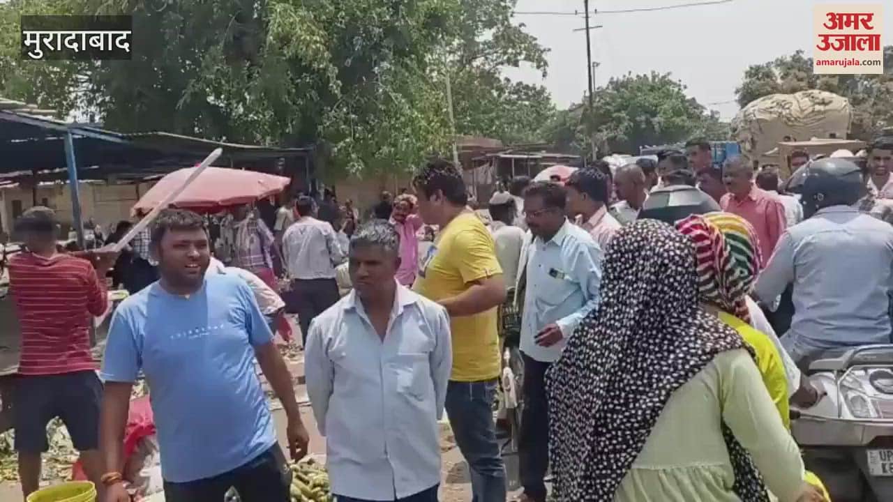 Traders created ruckus against the announcement of removing encroachment from Mandi Samiti