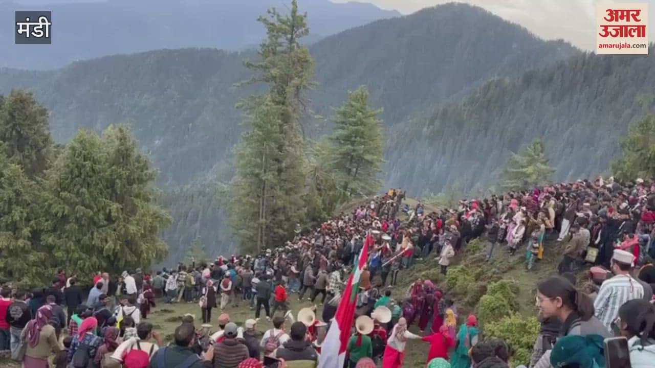 Mandi Huge crowd gathered in the Hoom of Dev Chunjwala more than 25000 devotees took darshan