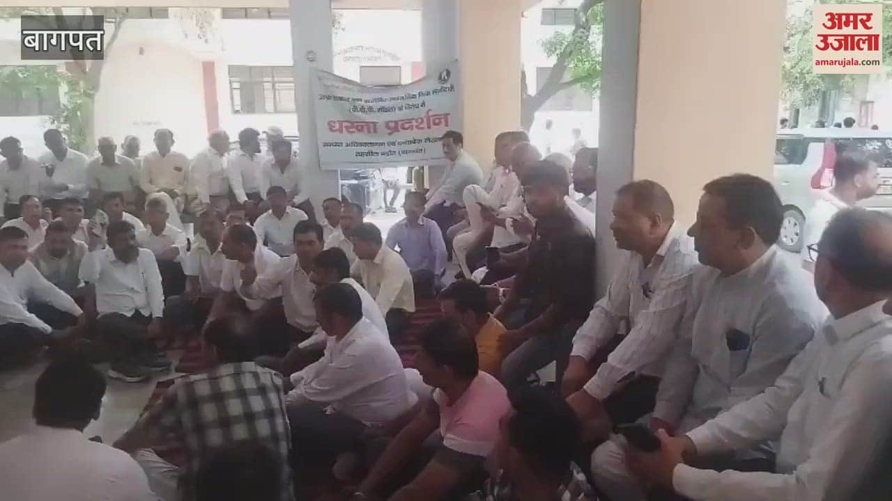 In protest against the PPE model, advocates in Baghpat closed their chambers and staged a sit-in
