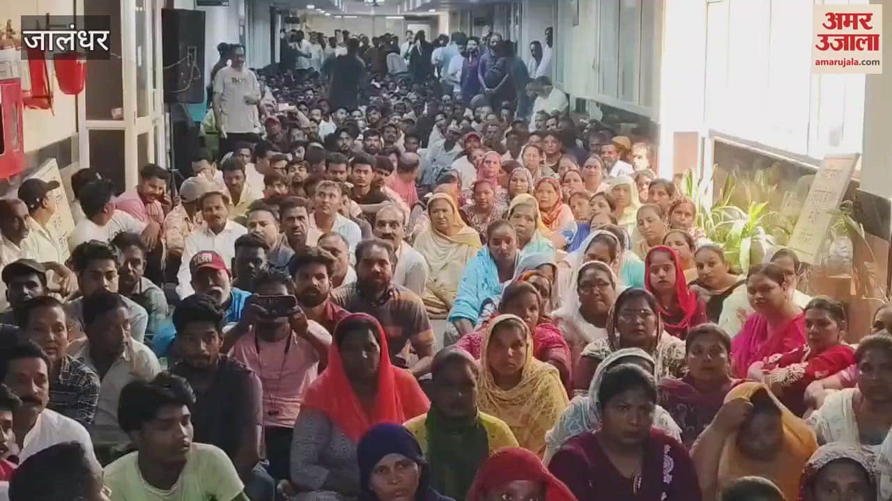 Safai sevaks go on strike in Jalandhar