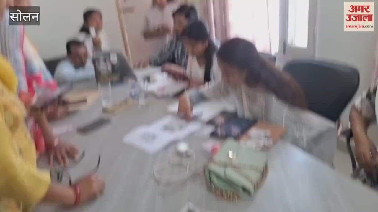 Solan Him and Ayushman cards made in Dharampur school