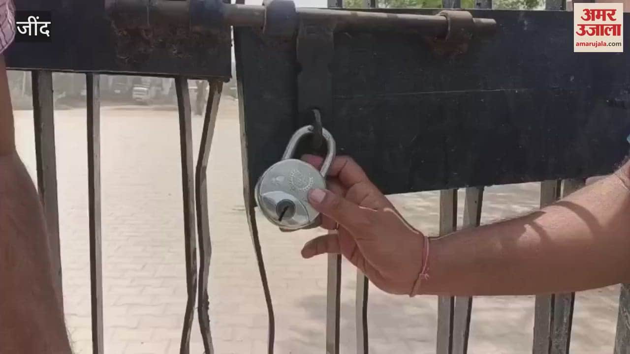 In Jind, the commission agents locked the market gate due to non-lifting of wheat from Julana grain market