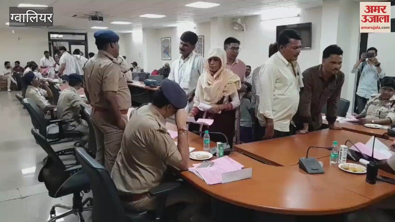 Daughter-in-law threw stones at the mother of the sons as soon as her husband went to the border