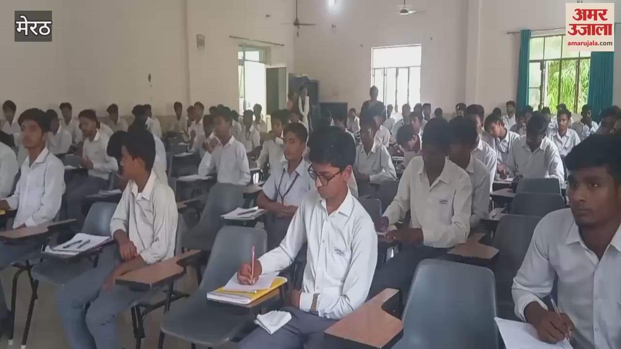 Amar Ujala organized an essay competition in Meerut's SD Sadar, students participated enthusiastically