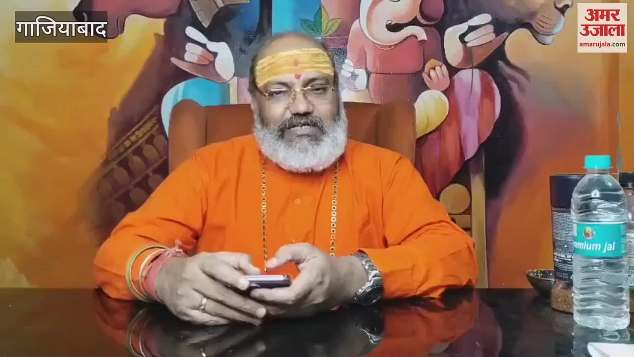 Yeti Narasimhanand Giri came in support of Anil Yadav