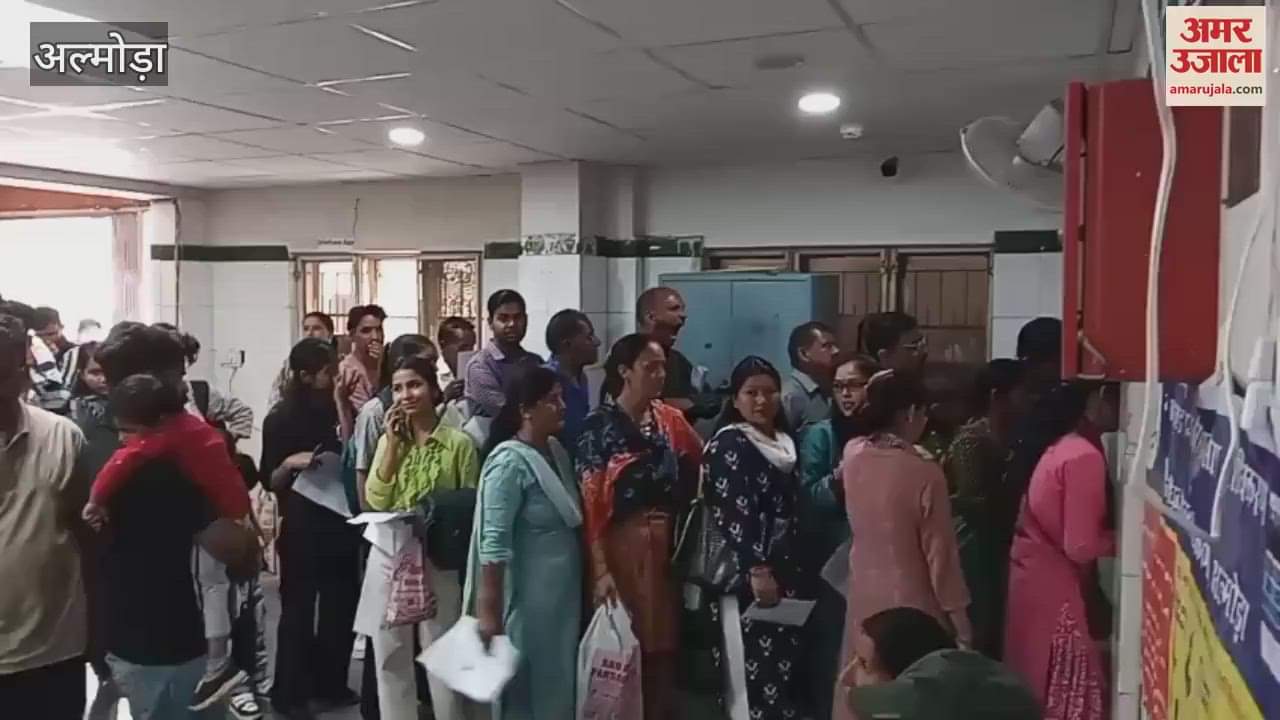 Crowd of patients increased in the district hospital Almora