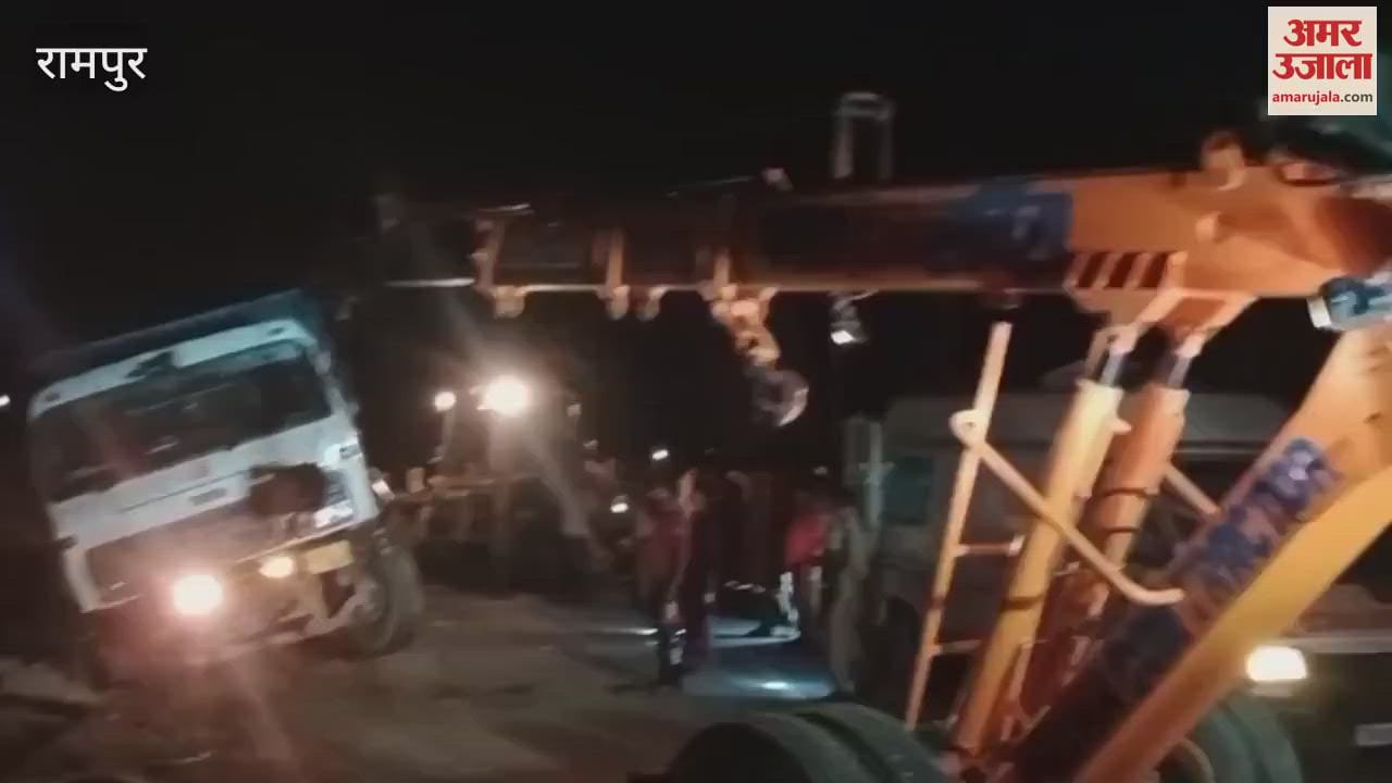 Dumper went out of control and overturned in Rampur, two died, two seriously injured