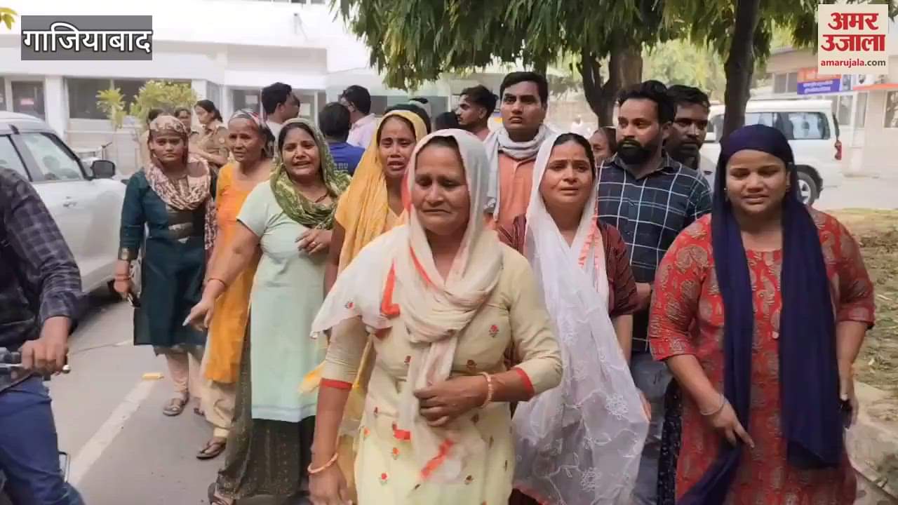 Relatives of deceased Sanjay Kumar mourning at Kavinagar police station