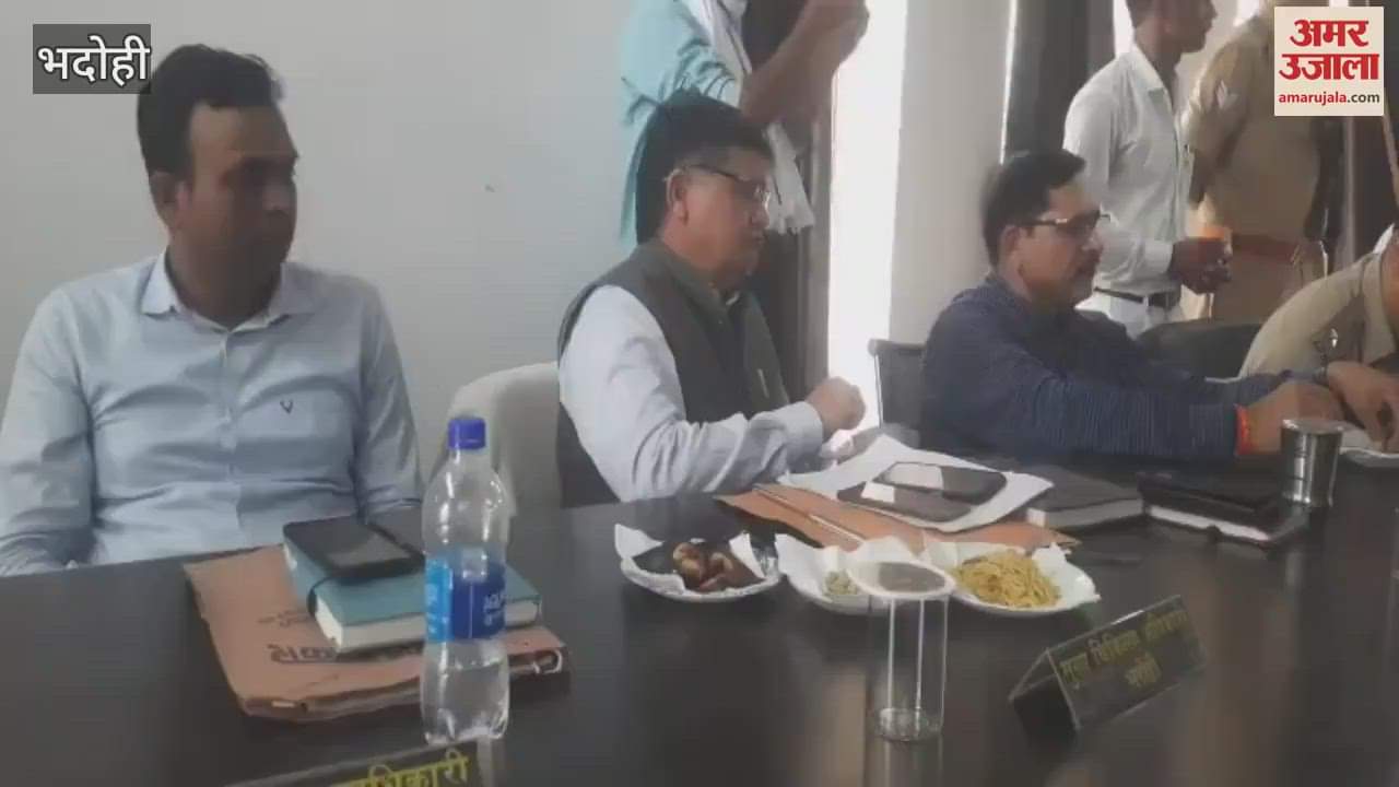 Commissioner angry due increasing complaints of revenue in bhadohi IG heard complaints