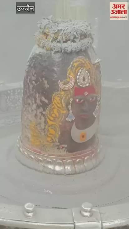 Baba Mahakal adorned garlands Mogra and Rudraksha during Bhasma Aarti, thousands devotees darshan