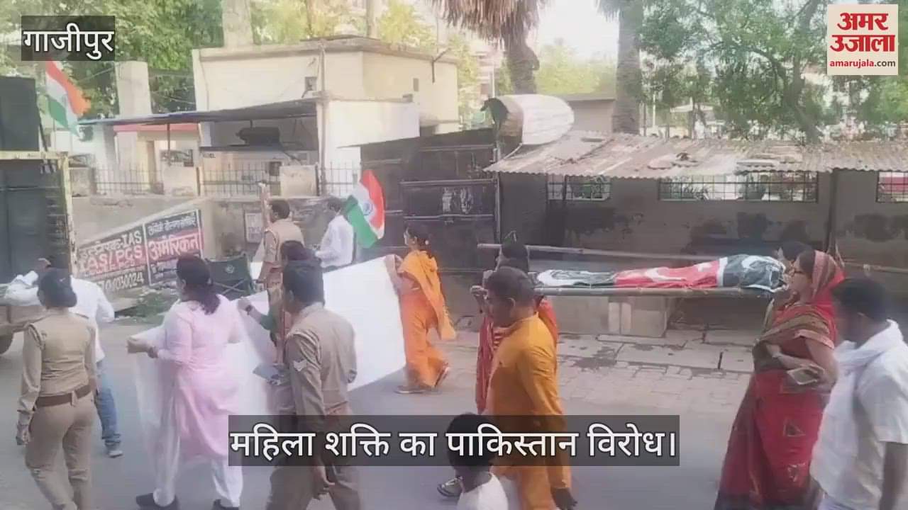 Sindoor Yatra was taken out in Ghazipur women power came out with tricolor in their hands