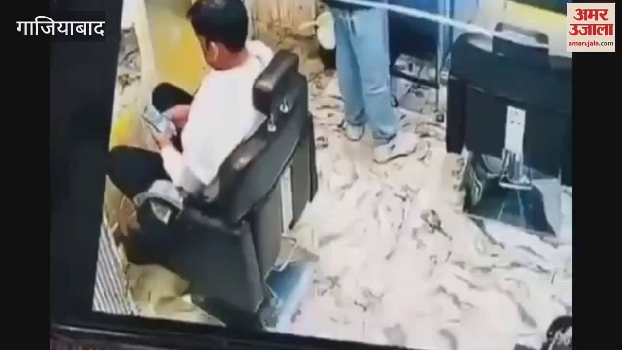 Ghaziabad salon worker massages face by applying spit and cream