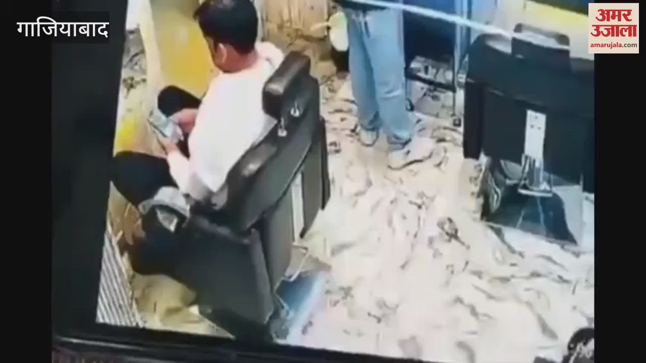 Ghaziabad salon worker massages face by applying spit and cream