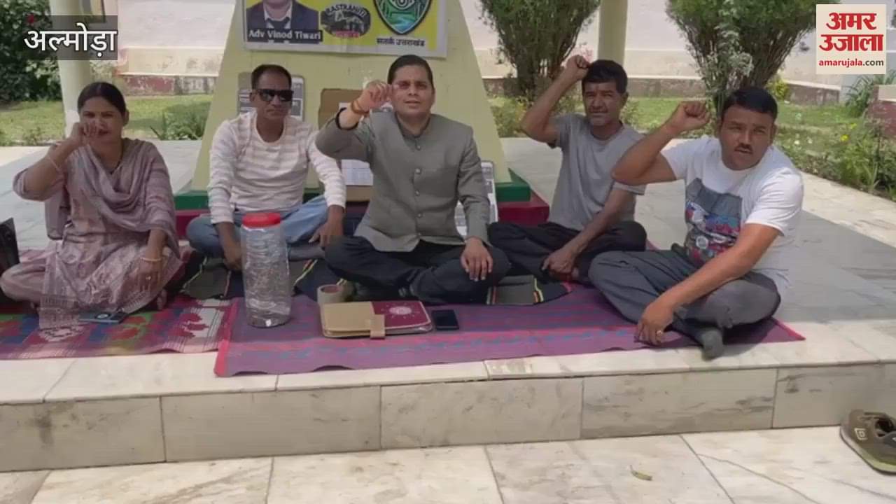 The indefinite strike of the villagers continues even in the hailstorm in almora