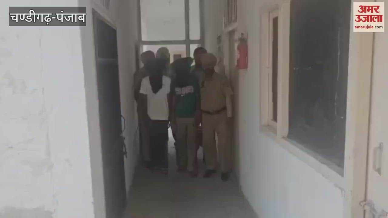 Two smugglers arrested with 260 grams of heroin and Rs 12 drug money in Moga