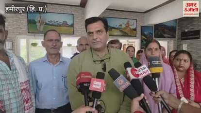 Hamirpur Ward number four should be kept in Bohni Panchayat should not be included in Chhiodhi Villagers submitted a memorandum to DC Hamirpur