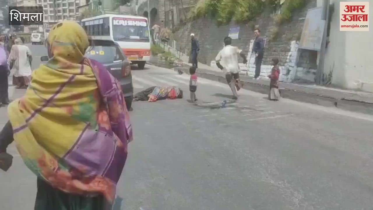 Shimla Beggars clashed with each other in the middle of the road traffic jam occurred