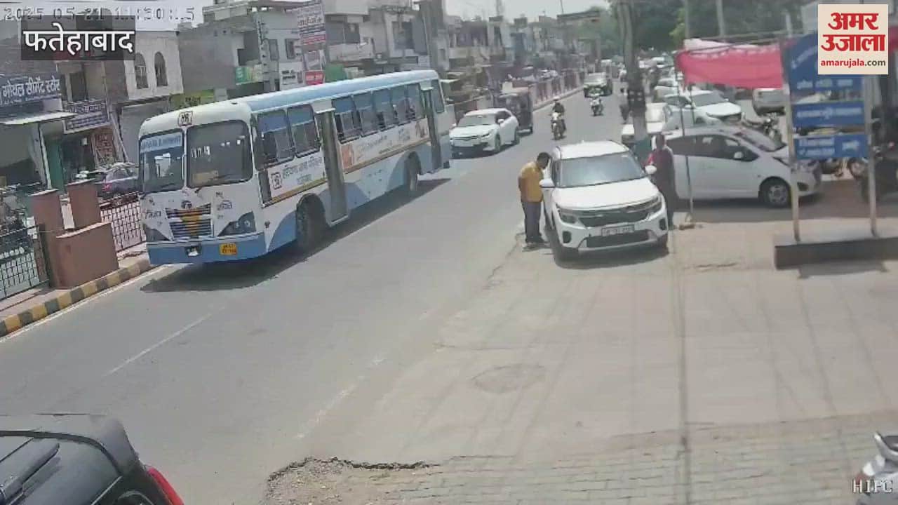 Video of an uncontrolled car surfaced in Fatehabad, it hit scooter directly