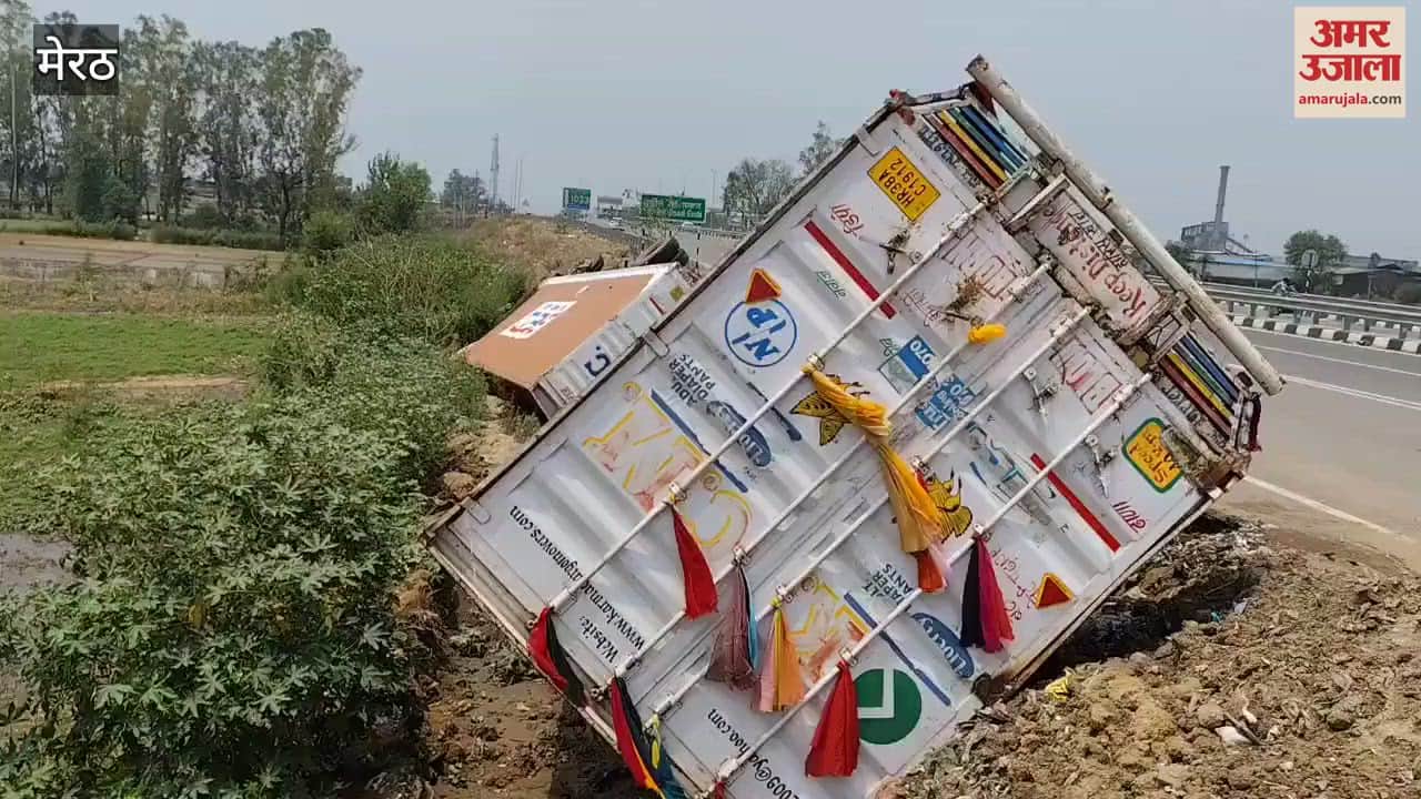 Two containers overturned in a ditch due to storm on NH 34, huge damage to mango orchards