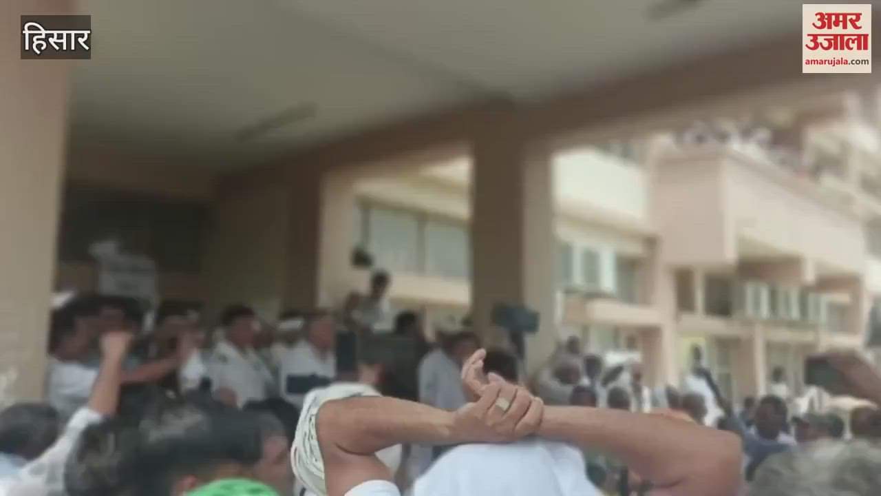 Villagers protested against the land dispute of Dada Kala Peer Math in Koth Kalan of Hisar, thousands took out a foot march