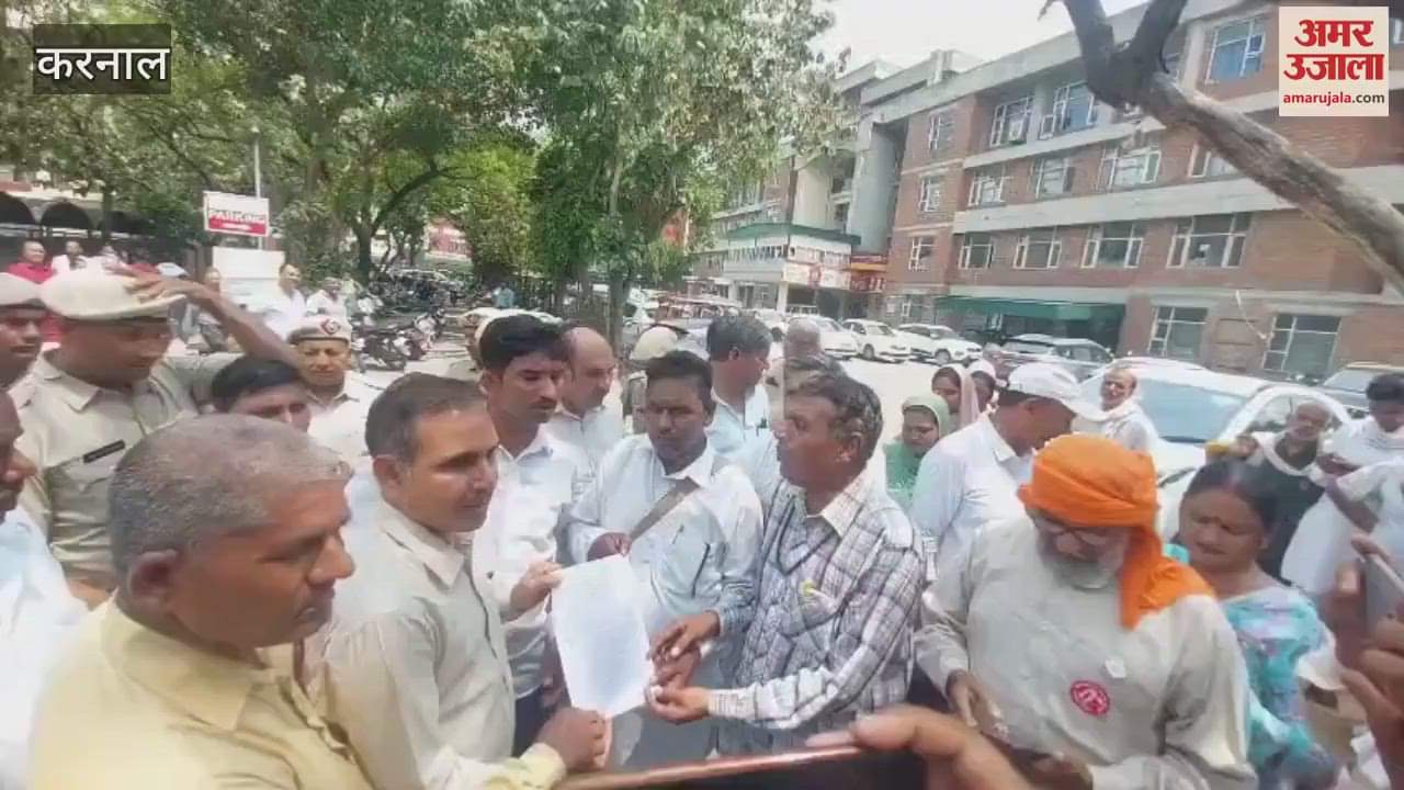 Employees protested vigorously in Karnal regarding their pending demands, handed over a memorandum addressed to the Chief Minister to the Tehsildar