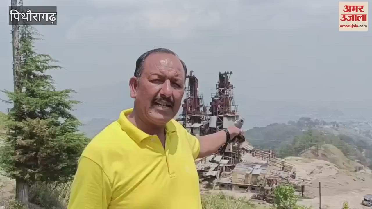 Congressmen demonstrated to demand operation of Magnesite Factory in pithoragarh