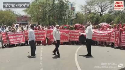 In Narnaul, a protest was held in the Mini Secretariat against the anti-worker and anti-people policies.