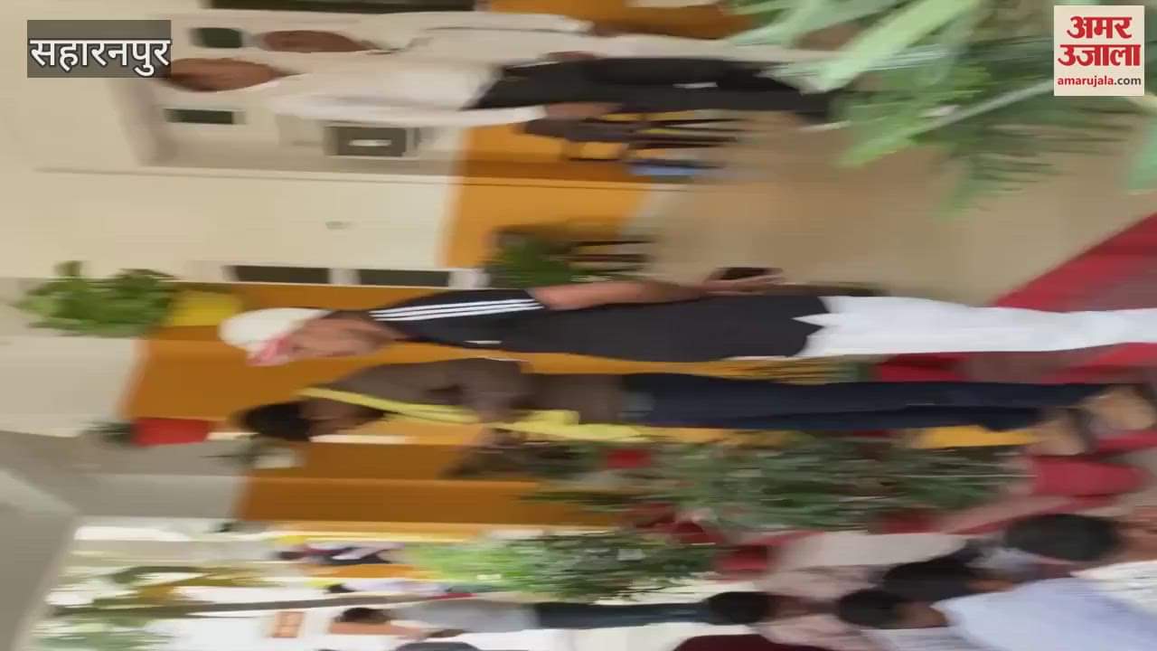 Pharmacists protest in Saharanpur Collectorate over delay in drug license