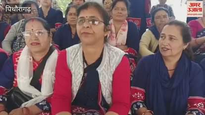 Anganwadi workers protested against the government regarding their demands in pithoragarh