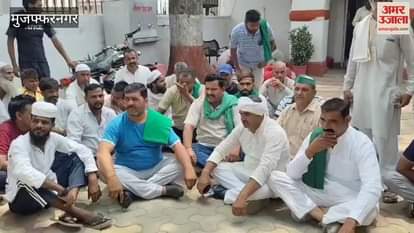 Bhakiyu Apolitical staged a sit-in protest at Bhopa police station in Muzaffarnagar district