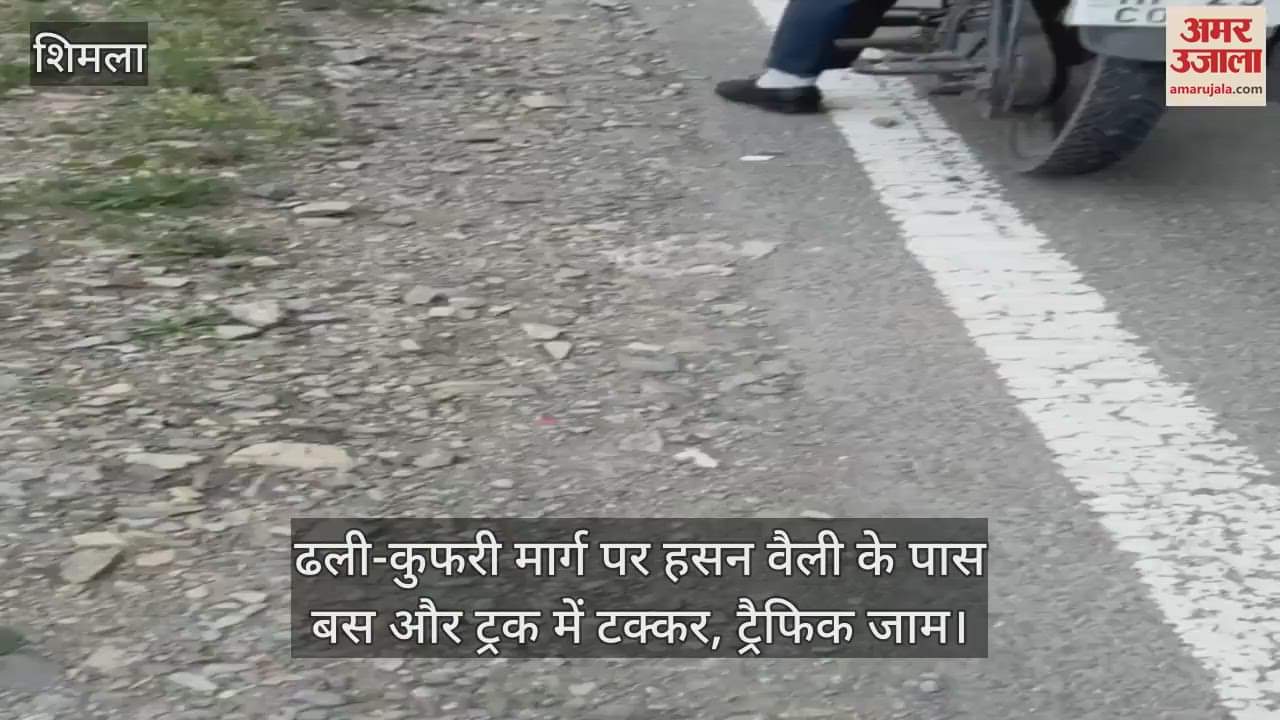 Bus and truck collide near Hassan Valley on Dhali-Kufri road, traffic jam