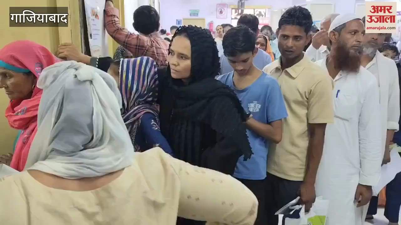 Long queue of patients in OPD of Ghaziabad District Hospital