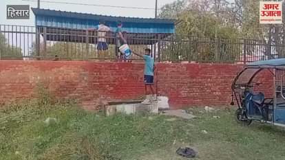 There is no water in the sports nursery in Hisar, players are carrying buckets; false ceiling has fallen in the yoga hall too