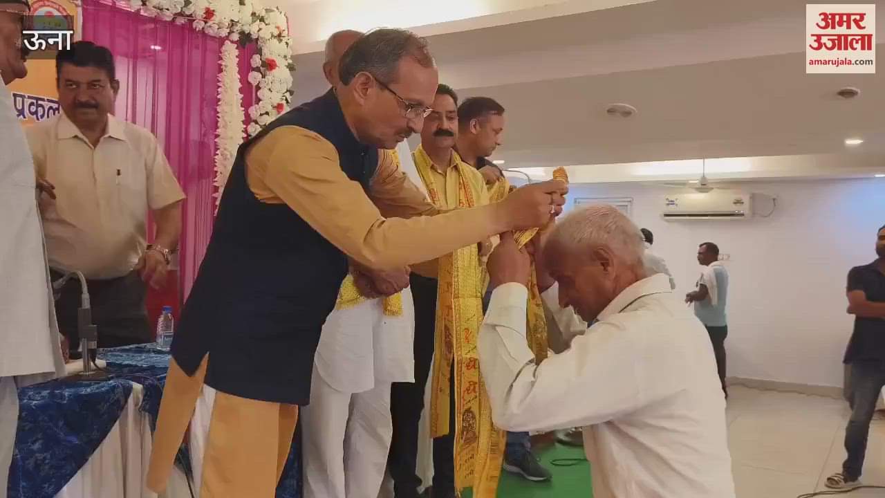 Una Ration distributed to eligible women at Suvidha Palace Hotel