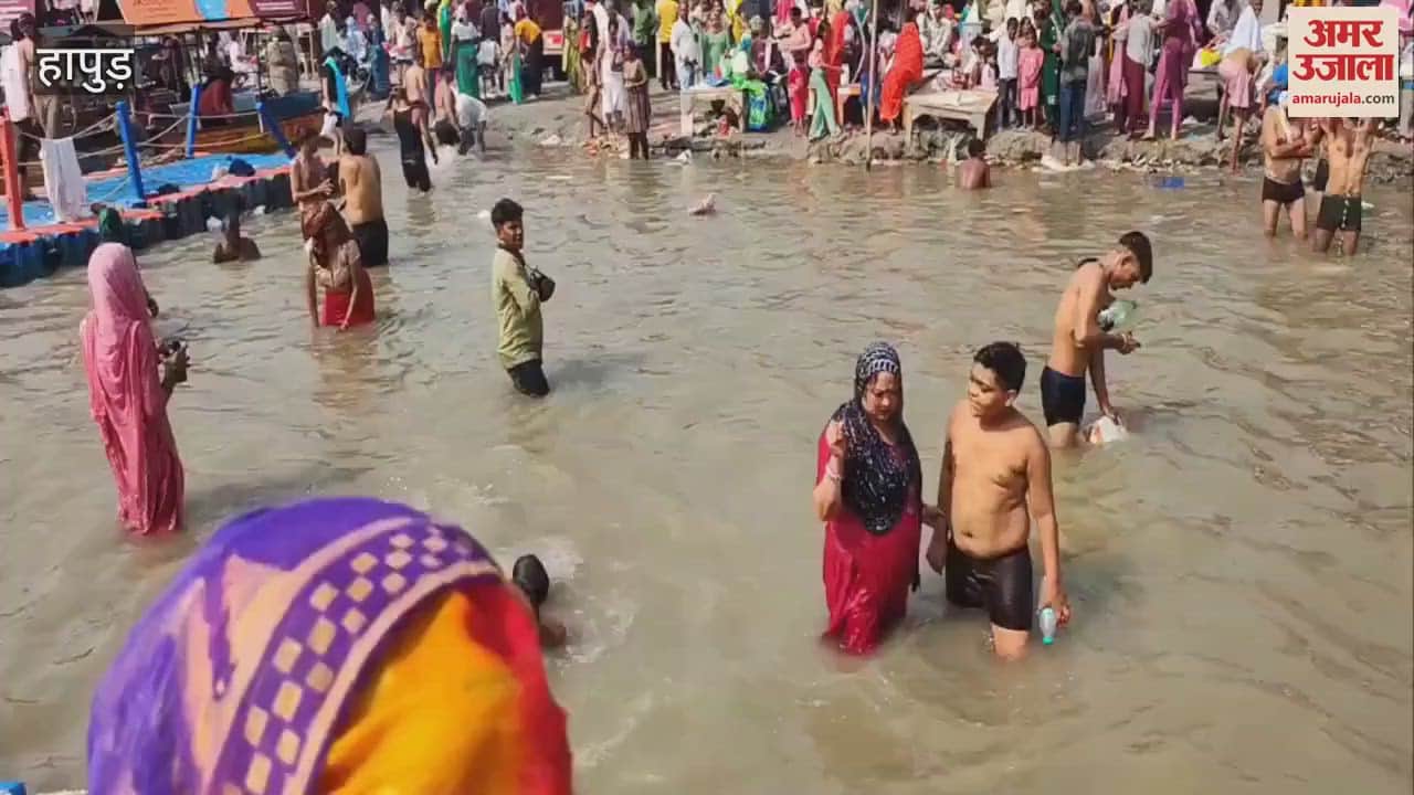 lakhs of devotees took a holy dip in Ganga On Vat Amavasya