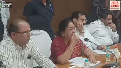 Minister in charge Baby Rani Maurya holding a meeting at Jhansi Collectorate,