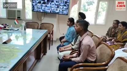 DC Sakshi Sahni met the 10th class toppers