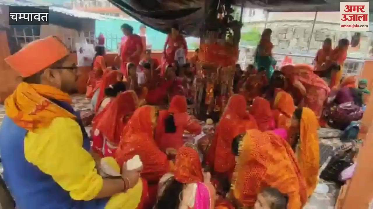 women prayed for the long life of their husbands by performing Vat Savitri Vrat Puja in champawat