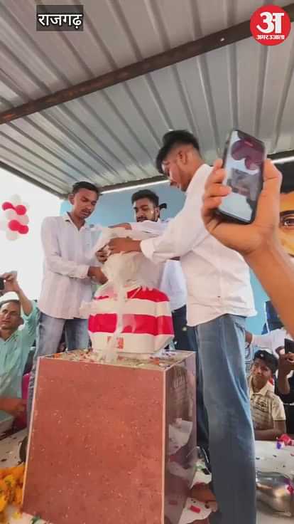 In Rajgarh, a die-hard fan of Haryana's social media influencer installed a statue in the field, know why?