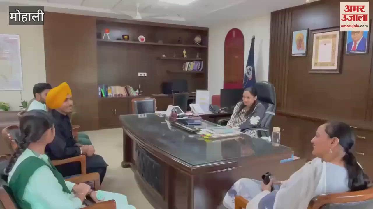 Mohali DC had breakfast with Punjab Board toppers