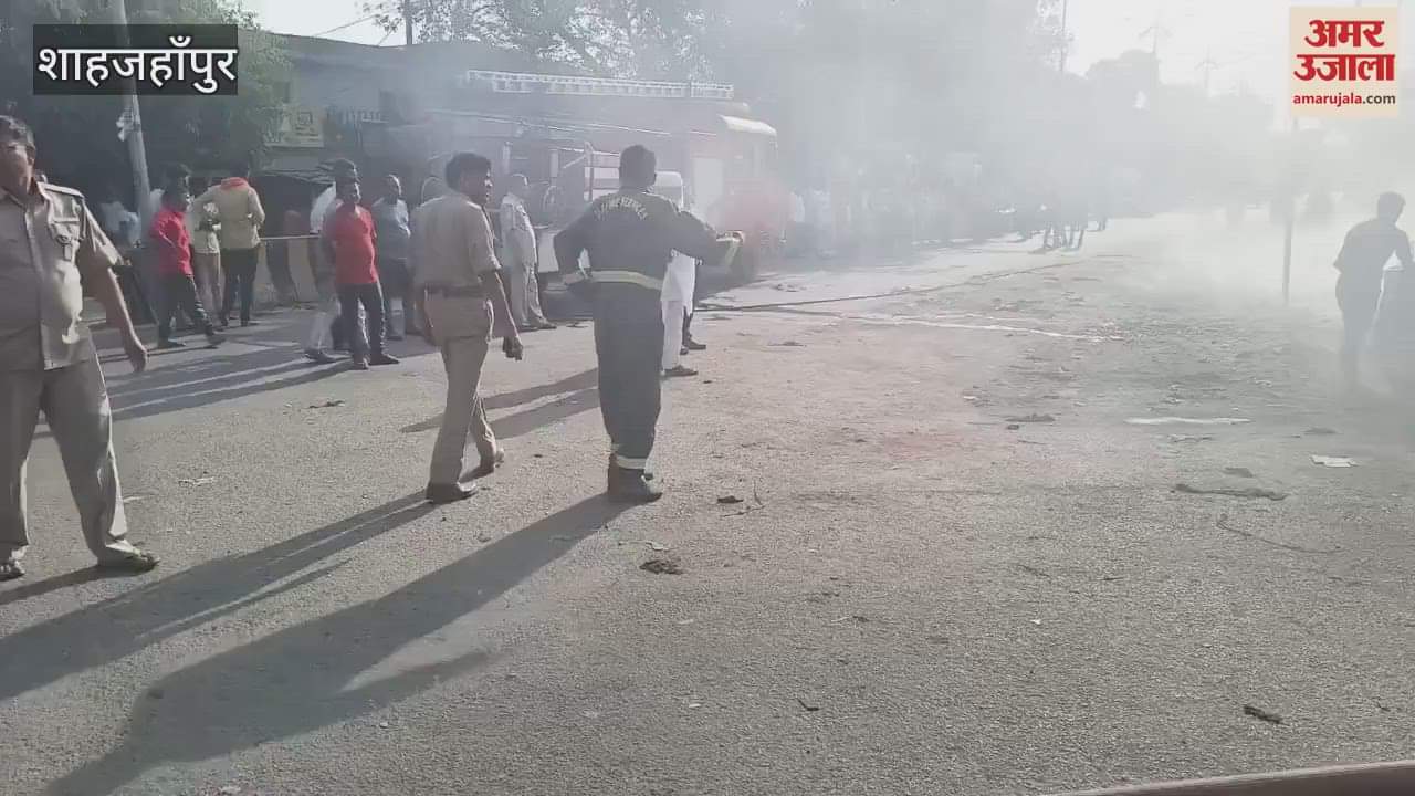 15 junk vehicles caught fire in Shahjahanpur