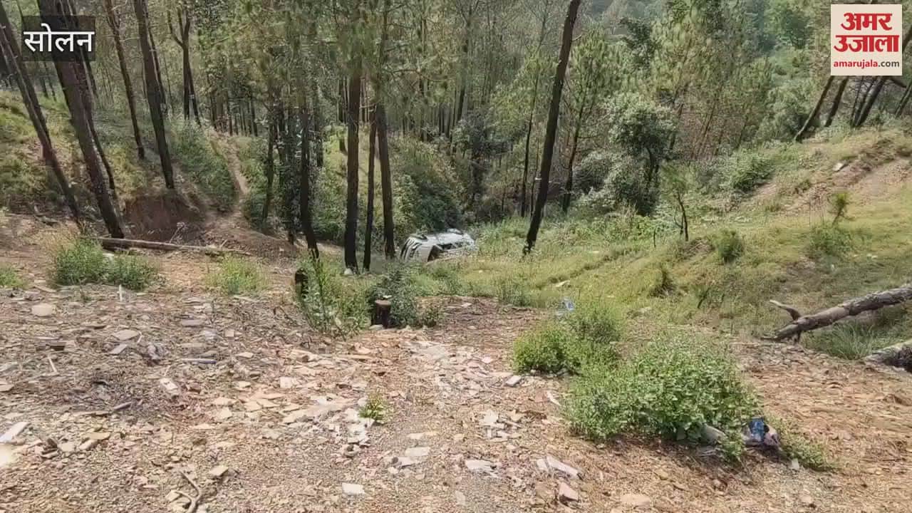 Solan Car falls into ditch in Saproon driver safe