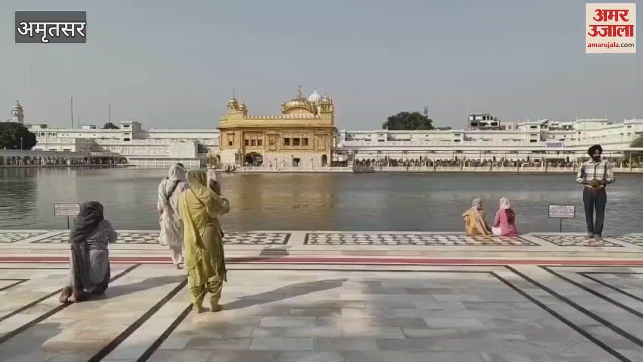 On the martyrdom day of Shri Guru Arjun Dev Ji, a stall of cold sweet water was arranged at Shri Harmandir Sahib