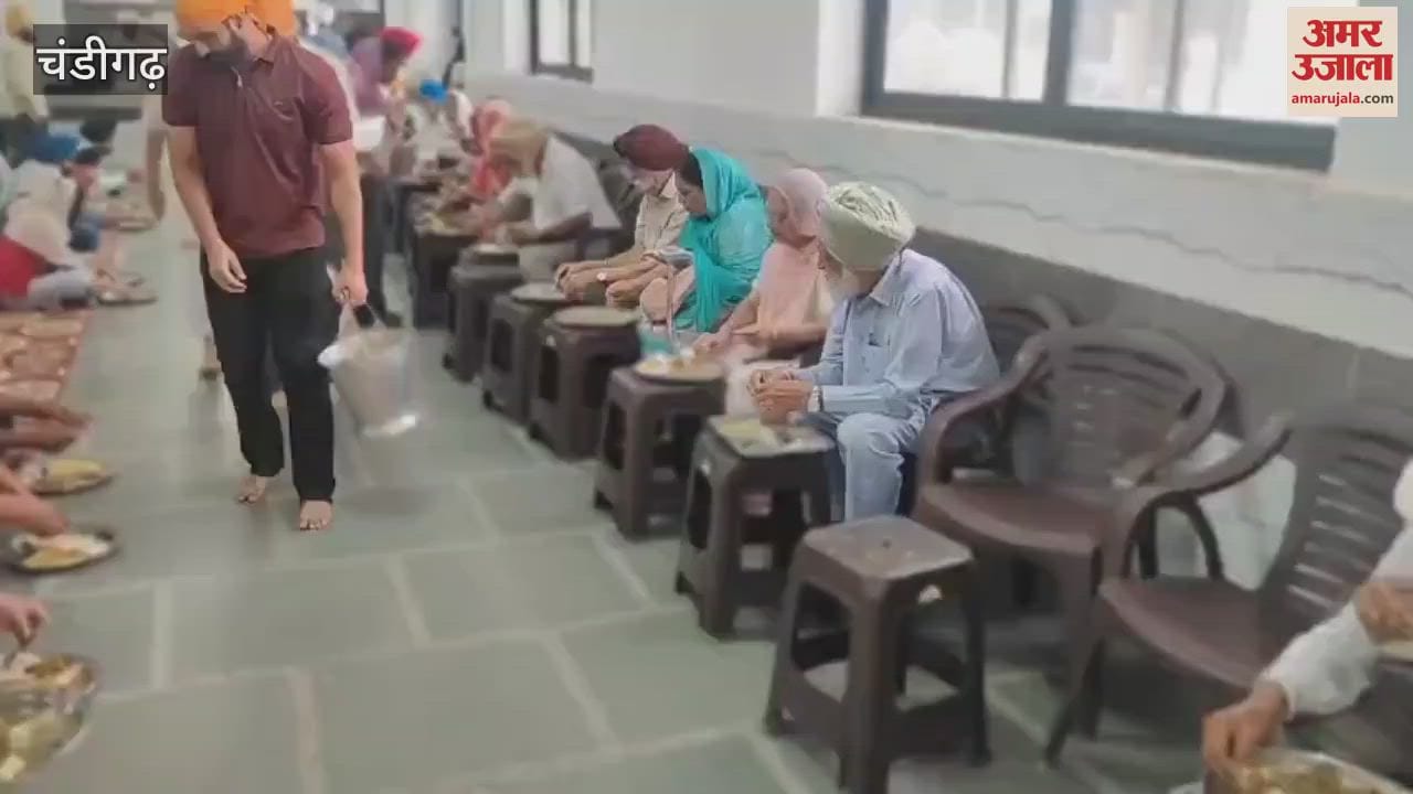 Langar on the martyrdom day of Guru Arjan Dev Ji at the Gurudwara of Chandigarh Sector 34