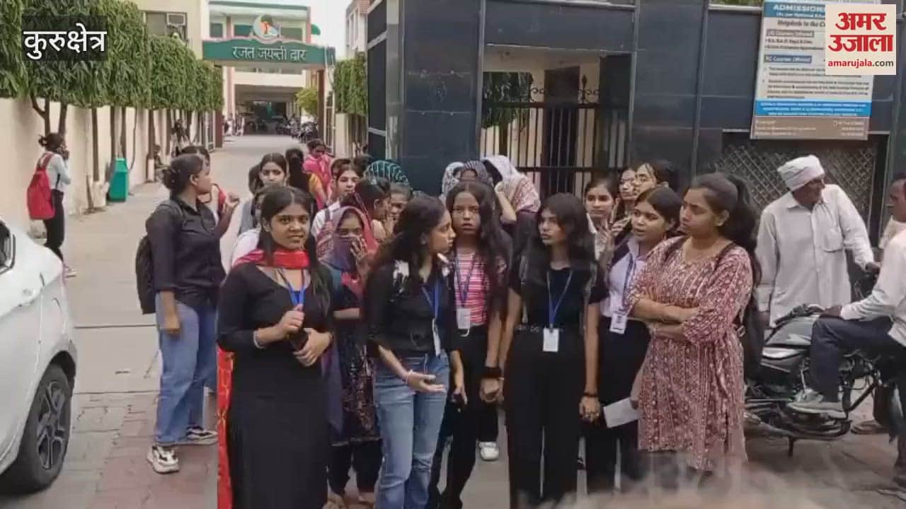 Students created a ruckus outside Dayanand Mahila Mahavidyalaya in Kurukshetra over not issuing roll numbers