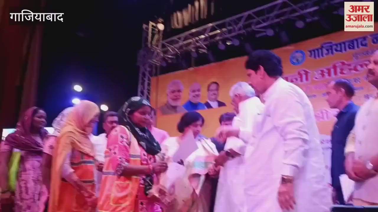 21 women sanitation workers were honored in Ghaziabad