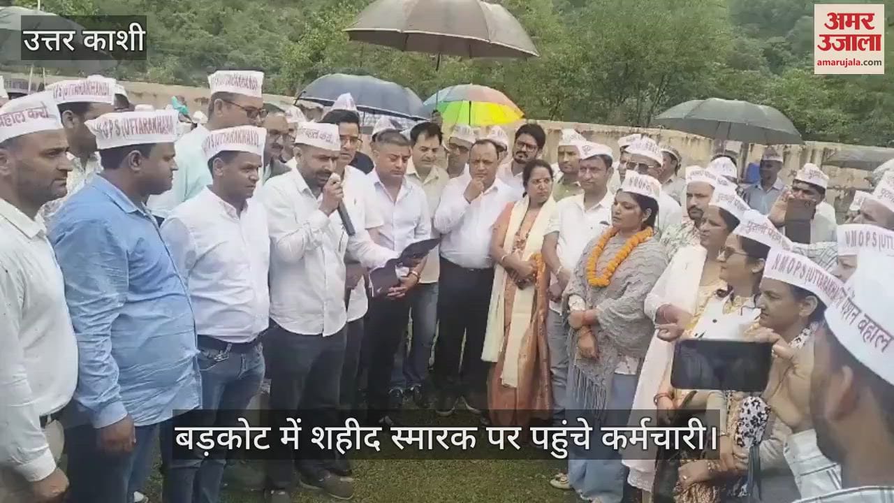 Employees reached the martyr memorial in Barkot and vowed to fulfill their demands