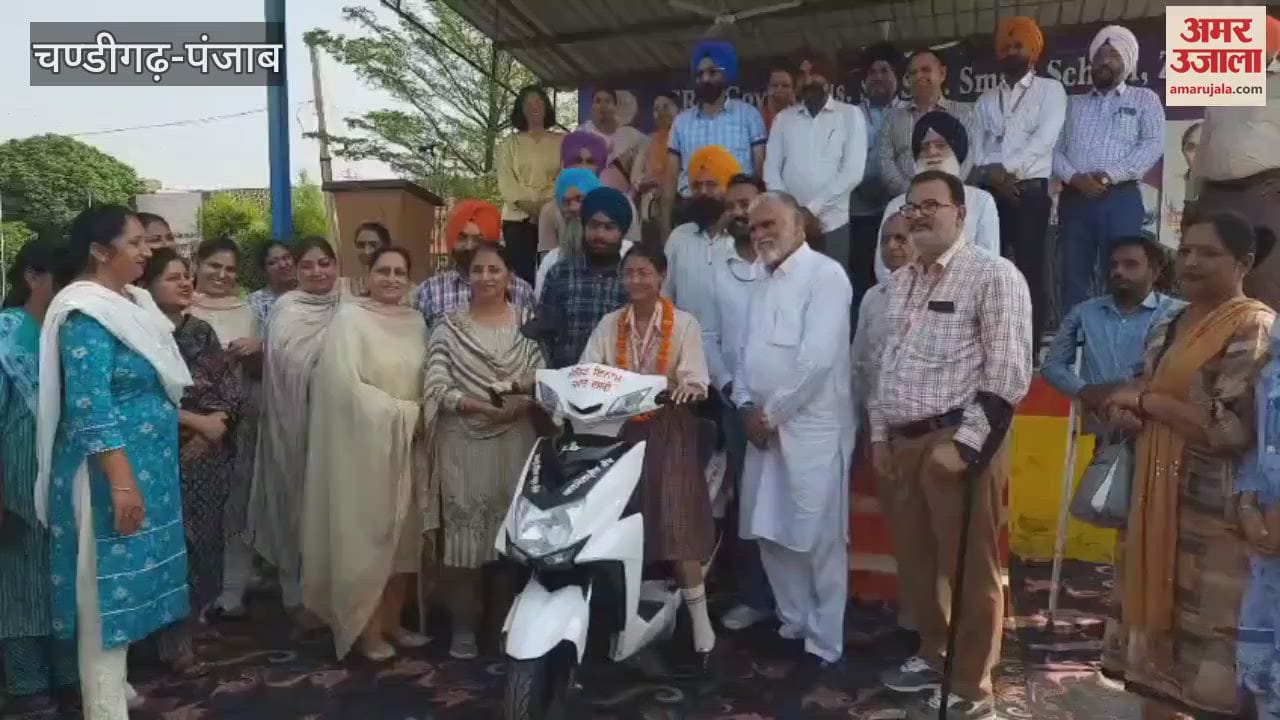 Girl student of govt school in Jeera topped in 10th MLA gave her scooty