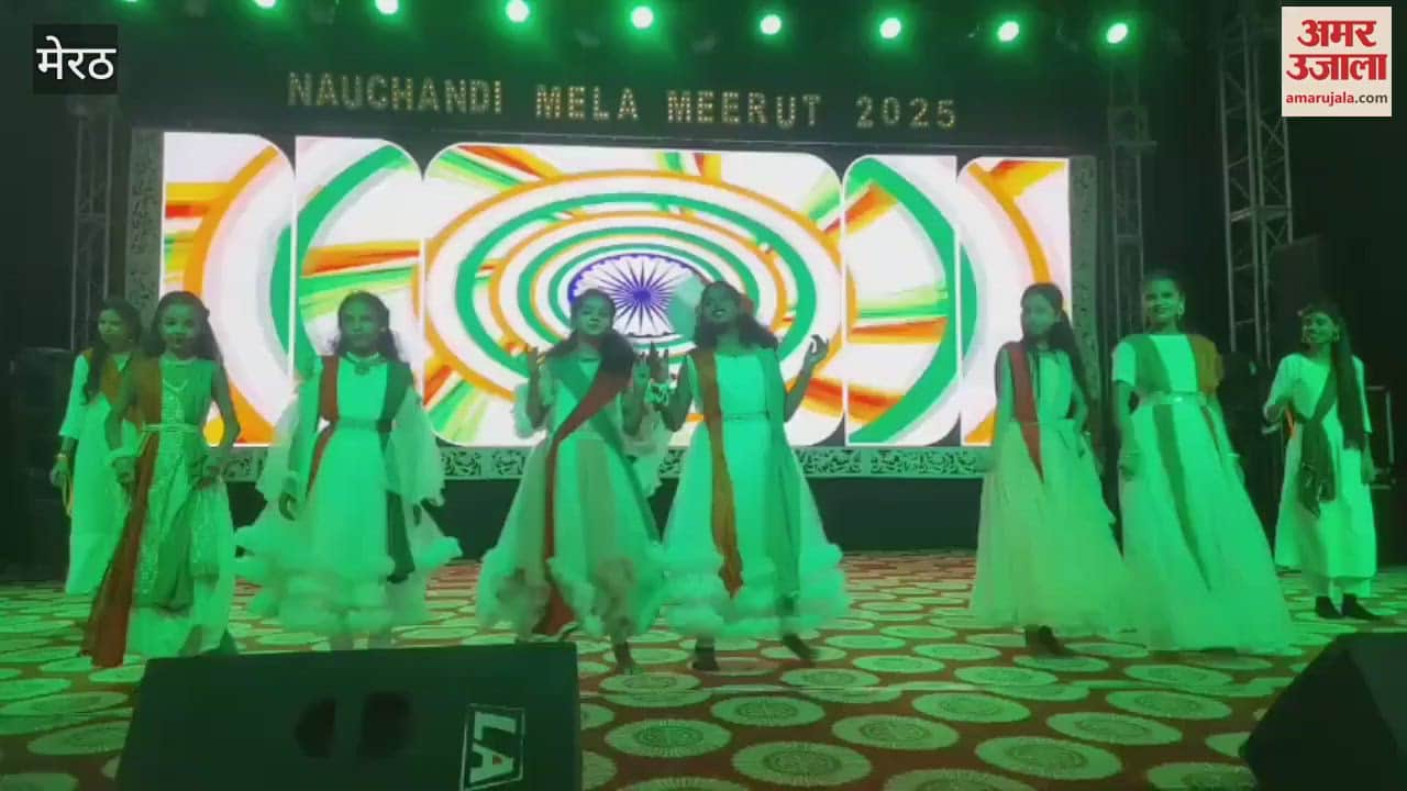 Cultural programs were organized in Patel Mandap in Nauchandi Mela premises of Meerut, girl students gave wonderful performances